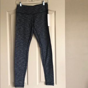 NWT Lululemon Wunder Unders, size 8